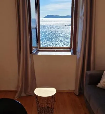 Apartment Davor Komiza